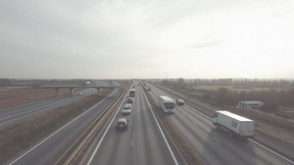 Jakie są inne zastosowania dronów policyjnych poza pomiarami prędkości?